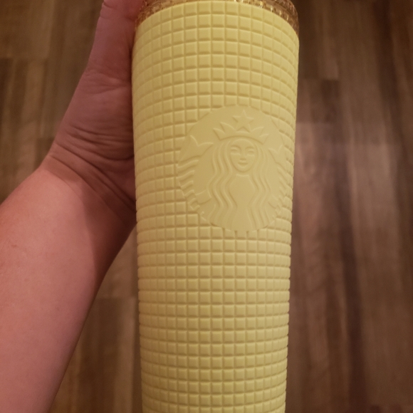 Starbucks heartfelt collection yellow 2023 cold tumbler - Picture 5 of 6